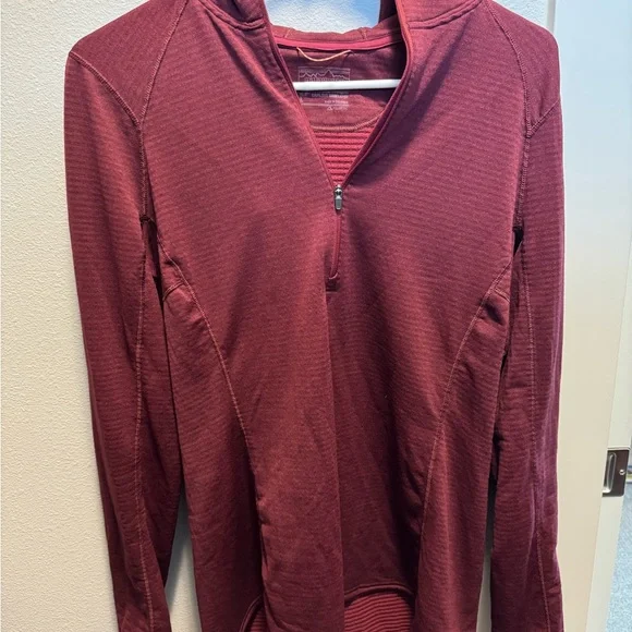 Patagonia Women's Burgundy Hooded Sweatshirt - Picture 4 of 4